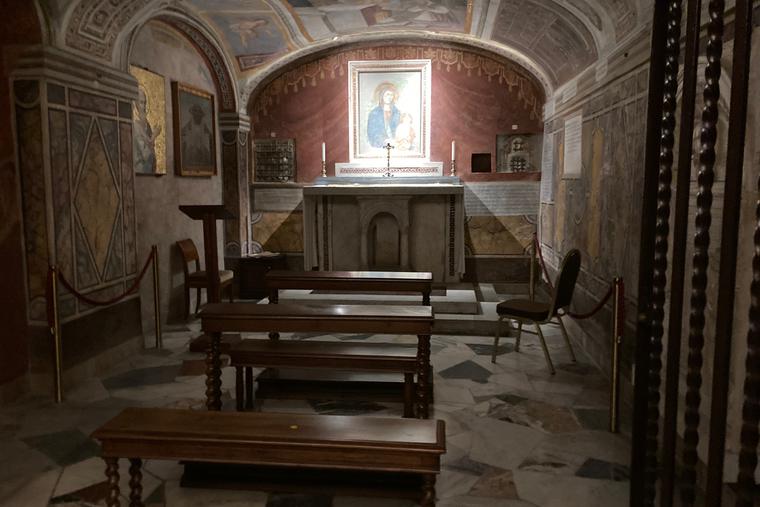 Empty side-altar in St. Peter's Basilica on March 22, 2021. Empty side-altar in St. Peter's Basilica on March 22, 2021.