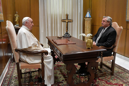Argentine President Alberto Fernández meets with Pope Francis at the Vatican, May 13, 2021. Argentine President Alberto Fernández meets with Pope Francis at the Vatican, May 13, 2021.