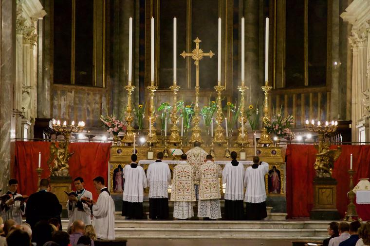 A Mass in the Extraordinary Form celebrated in the basilica of Santa Maria sopra Minerva in Rome, Sept. 15, 2017. A Mass in the Extraordinary Form celebrated in the basilica of Santa Maria sopra Minerva in Rome, Sept. 15, 2017.