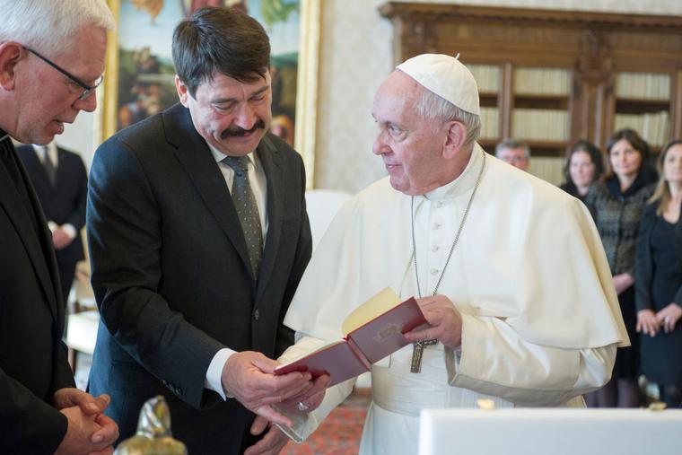 Pope Francis exchanges gifts with President of Hungary Janos Ader during an audience at the Apostolic Palace on February 14, 2020 in Vatican City. Pope Francis exchanges gifts with President of Hungary Janos Ader during an audience at the Apostolic Palace on February 14, 2020 in Vatican City.