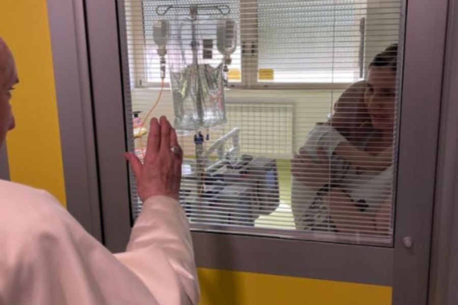 Pope Francis blesses a child in the Department of Pediatric Oncology at the Gemelli Hospital in Rome, July 13, 2021. Pope Francis blesses a child in the Department of Pediatric Oncology at the Gemelli Hospital in Rome, July 13, 2021.