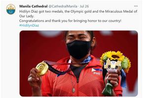 Olympian Hidilyn Diaz holds her gold medal and her Miraculous Medal after her victory, as shown in a tweet from the Manila Cathedral Twitter account. Olympian Hidilyn Diaz holds her gold medal and her Miraculous Medal after her victory, as shown in a tweet from the Manila Cathedral Twitter account.