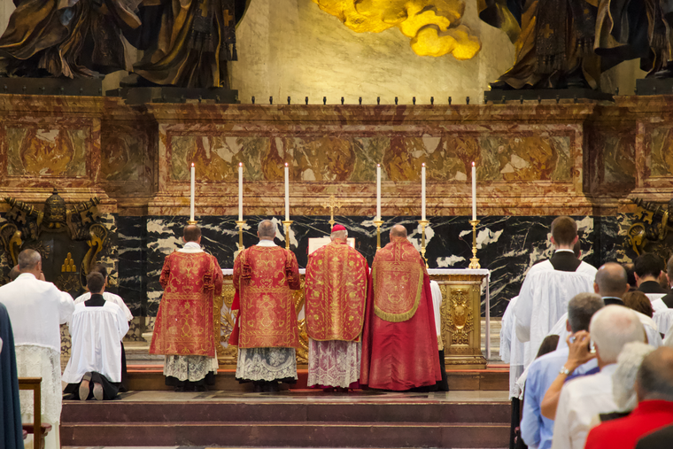 Pontifical Mass in the ‘vetus ordo’ (extraordinary form) for pilgrims on the occasion of the 10th anniversary of
‘Summorum Pontificum’ at St. Peter's Basilica, Sept. 16, 2017. Pontifical Mass in the ‘vetus ordo’ (extraordinary form) for pilgrims on the occasion of the 10th anniversary of
‘Summorum Pontificum’ at St. Peter's Basilica, Sept. 16, 2017.