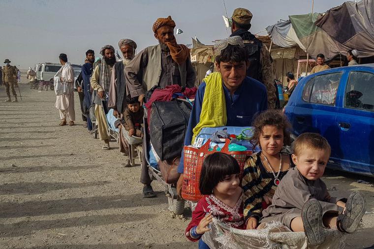 Afghan nationals queue up at the Pakistan-Afghanistan border-crossing point in Chaman on Aug. 17 to return back to Afghanistan. Afghan nationals queue up at the Pakistan-Afghanistan border-crossing point in Chaman on Aug. 17 to return back to Afghanistan.