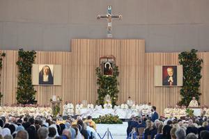 Cardinal Marcello Semeraro celebrates the beatification Mass of Cardinal Stefan Wyszynski and Mother Elżbieta Róża Czacka Sept. 12 in Warsaw, Poland. Cardinal Marcello Semeraro celebrates the beatification Mass of Cardinal Stefan Wyszynski and Mother Elżbieta Róża Czacka Sept. 12 in Warsaw, Poland.