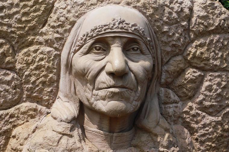 Stone Sculpture of St. Mother Teresa Photo Stone Sculpture of St. Mother Teresa Photo
