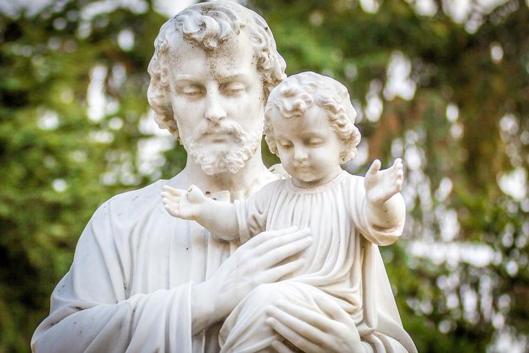 Statue of St. Joseph and Baby Jesus Photo Statue of St. Joseph and Baby Jesus Photo