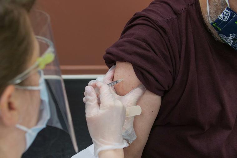 Federal employees are now required to be fully vaccinated against COVID-19 by Nov. 22, 2021. Federal employees are now required to be fully vaccinated against COVID-19 by Nov. 22, 2021.
