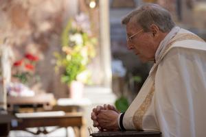 Reflection by His Eminence, Cardinal George Pell, followed by Exposition and Procession through the university cloister and returning to the same church for Benediction. Reflection by His Eminence, Cardinal George Pell, followed by Exposition and Procession through the university cloister and returning to the same church for Benediction.