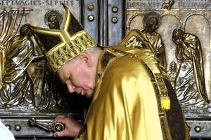 Pope St. John Paul II pauses moments before closing the Holy Door of Saint Peter’s Basilica, Jan. 6, 2001. Pope St. John Paul II pauses moments before closing the Holy Door of Saint Peter’s Basilica, Jan. 6, 2001.