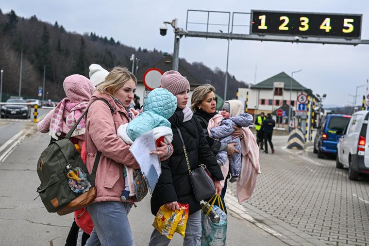 Catholic Leader Thanks Poland for Welcoming 1 Million People Fleeing Ukraine War