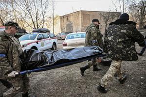 Ukranian servicemen carry a body in a plastic bag outside a burning apartment building in Kyiv on March 15, 2022, after strikes on residential areas killed at least two people, Ukraine emergency services said as Russian troops intensified their attacks on the Ukrainian capital. Ukranian servicemen carry a body in a plastic bag outside a burning apartment building in Kyiv on March 15, 2022, after strikes on residential areas killed at least two people, Ukraine emergency services said as Russian troops intensified their attacks on the Ukrainian capital.