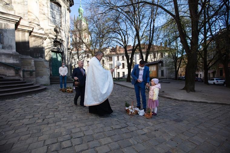 Catholic Parishes in Ukraine Have Become &lsquo;Humanitarian Hubs,&rsquo; Major Archbishop Says