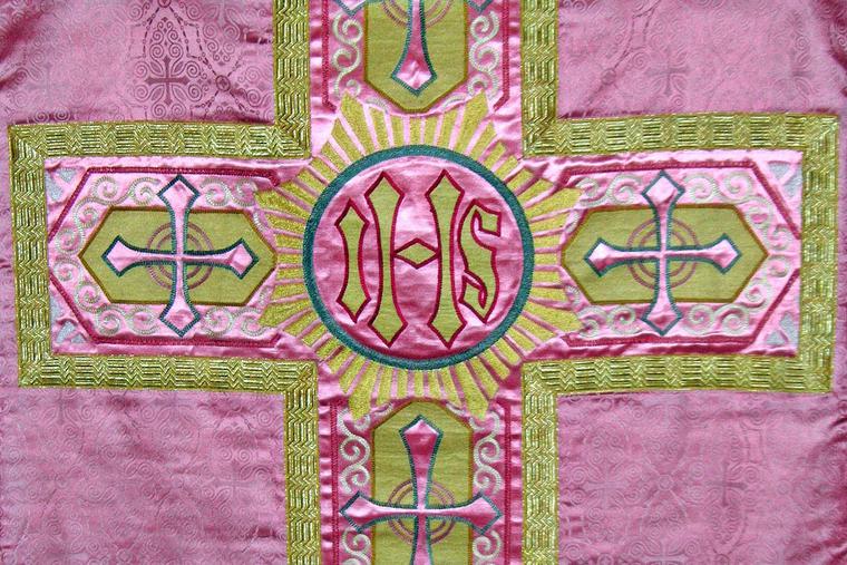 Rose Chasuble Rose Chasuble