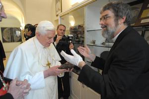 Pope Benedict XVI (l) visits with observatory director Brother Guy Consolmagno at the Vatican Observatory in Castel Gandolfo on the outskirts of Rome on September 16, 2009. Pope Benedict XVI (l) visits with observatory director Brother Guy Consolmagno at the Vatican Observatory in Castel Gandolfo on the outskirts of Rome on September 16, 2009.