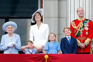 L to R: Queen Elizabeth II; Prince Louis of Cambridge; Catherine, Duchess of Cambridge; Princess Charlotte of Cambridge; Prince George of Cambridge; and Prince William, Duke of Cambridge; watch a flypast from the balcony of Buckingham Palace during Trooping the Color on June 2 in London during the Platinum Jubilee of Elizabeth II to mark the 70th anniversary of her accession to the throne. L to R: Queen Elizabeth II; Prince Louis of Cambridge; Catherine, Duchess of Cambridge; Princess Charlotte of Cambridge; Prince George of Cambridge; and Prince William, Duke of Cambridge; watch a flypast from the balcony of Buckingham Palace during Trooping the Color on June 2 in London during the Platinum Jubilee of Elizabeth II to mark the 70th anniversary of her accession to the throne.