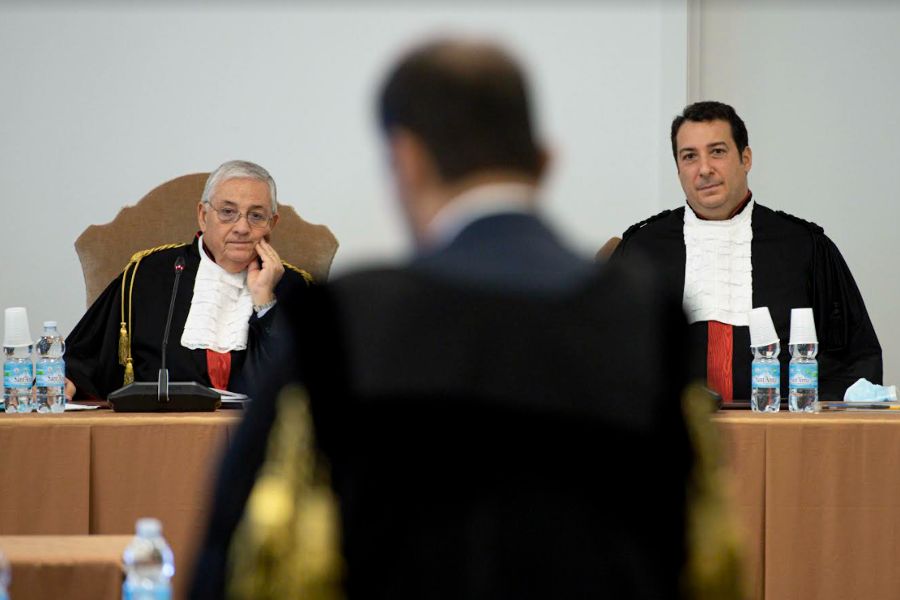 The Puzzle of the Peter&rsquo;s Pence and the Vatican London Deal