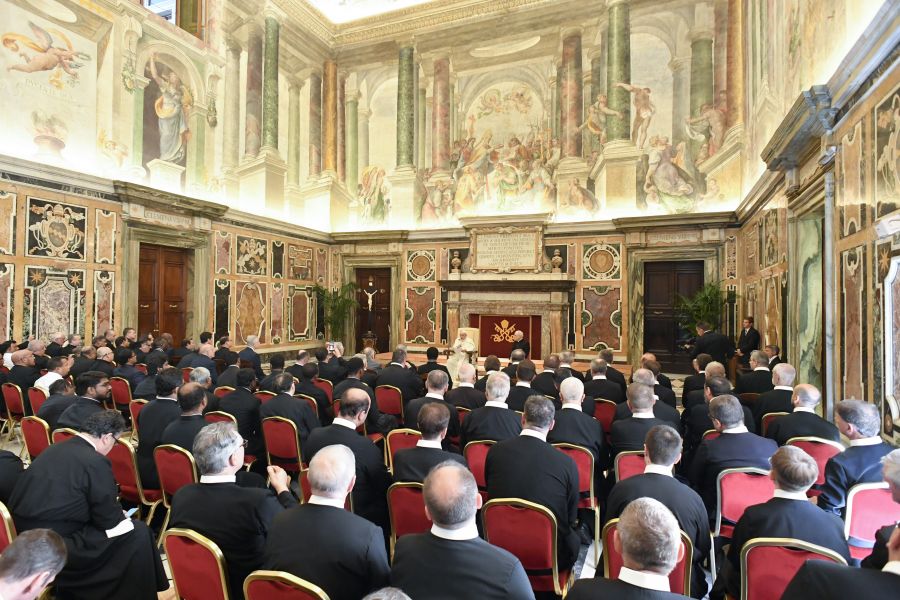 Pope Francis Tells Religious Congregations to Have &lsquo;Zero Tolerance&rsquo; on Abuse