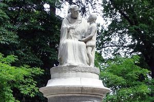 A monument to Pedro Ponce de León, a Spanish Benedictine monk who is often credited as being the first teacher for the deaf, stands in Retiro Park in Madrid. A monument to Pedro Ponce de León, a Spanish Benedictine monk who is often credited as being the first teacher for the deaf, stands in Retiro Park in Madrid.