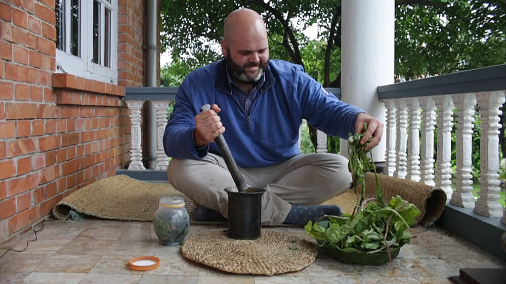 A Kiwi takes to gundruk