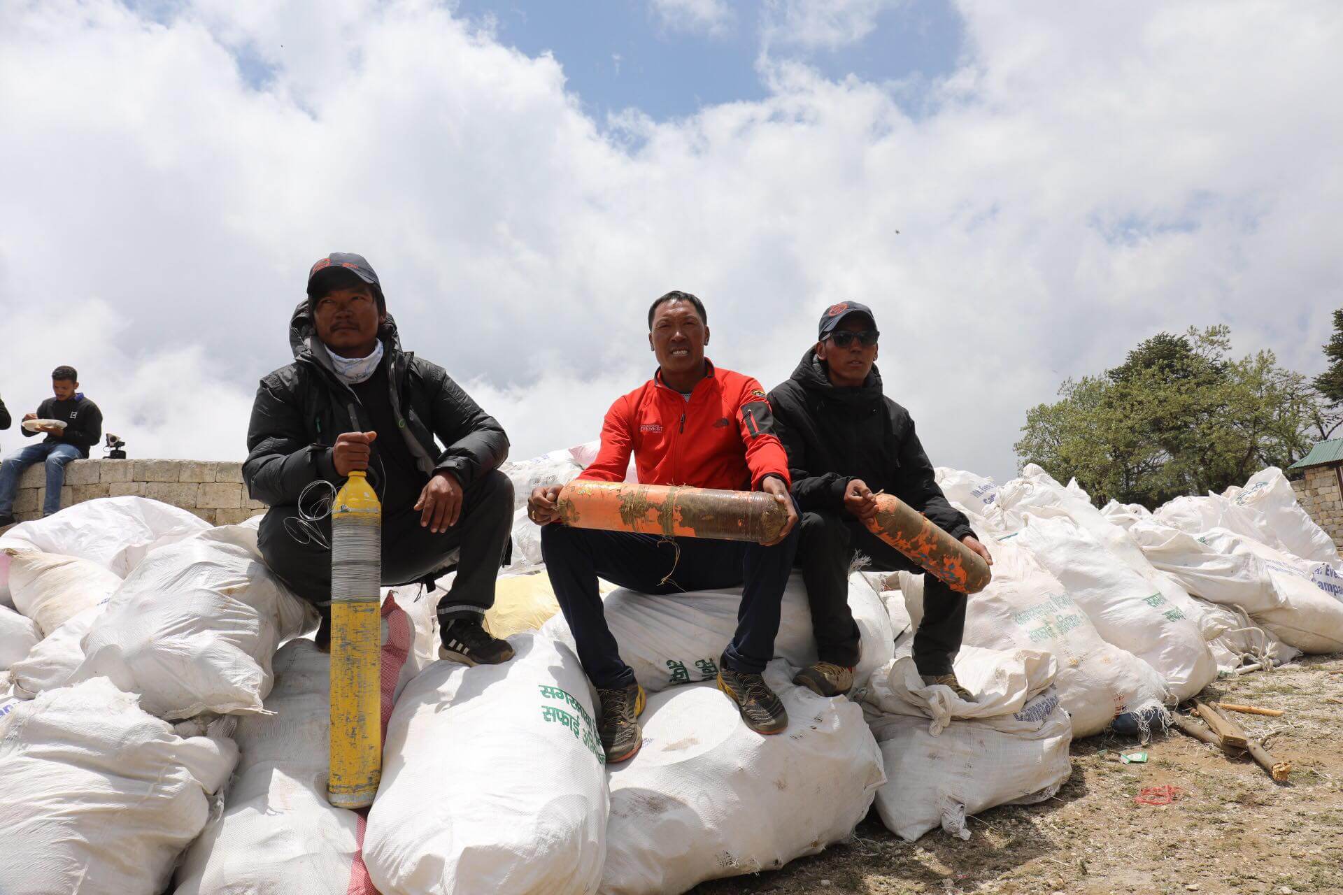 Expedition brings down 11 tons of Mt Everest trash
