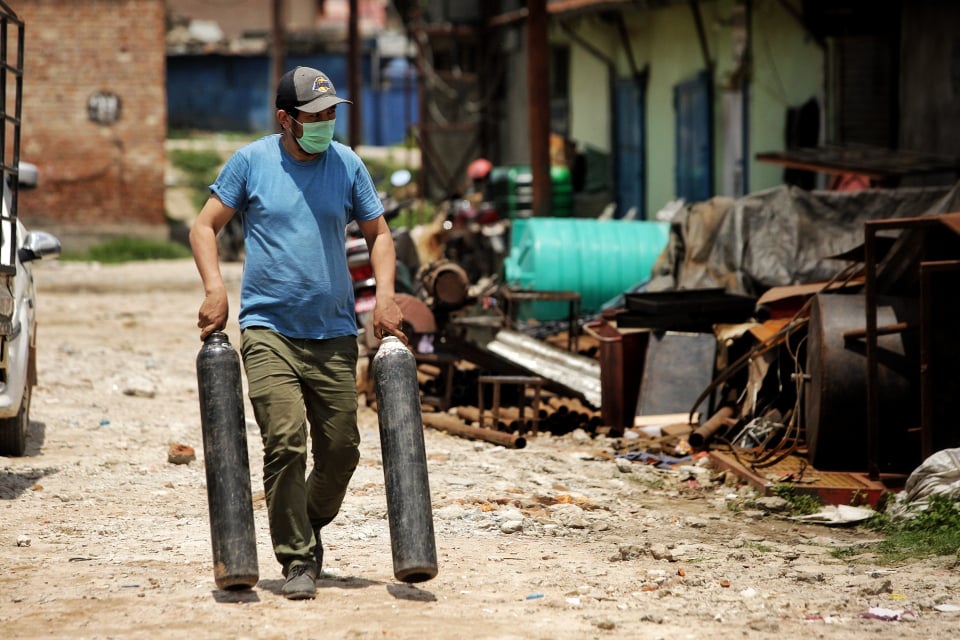 Nepal's life or death O2 quest