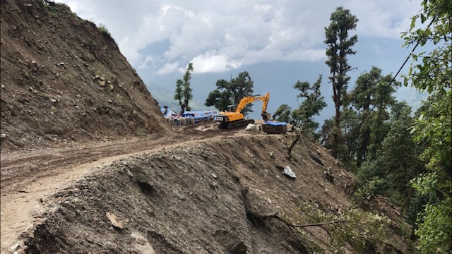 Nepal building a highway to Everest