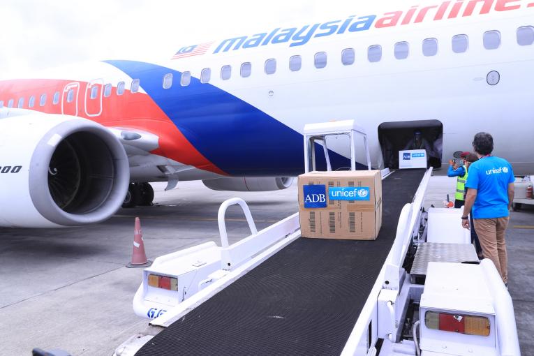 Airlines help vaccine airlift