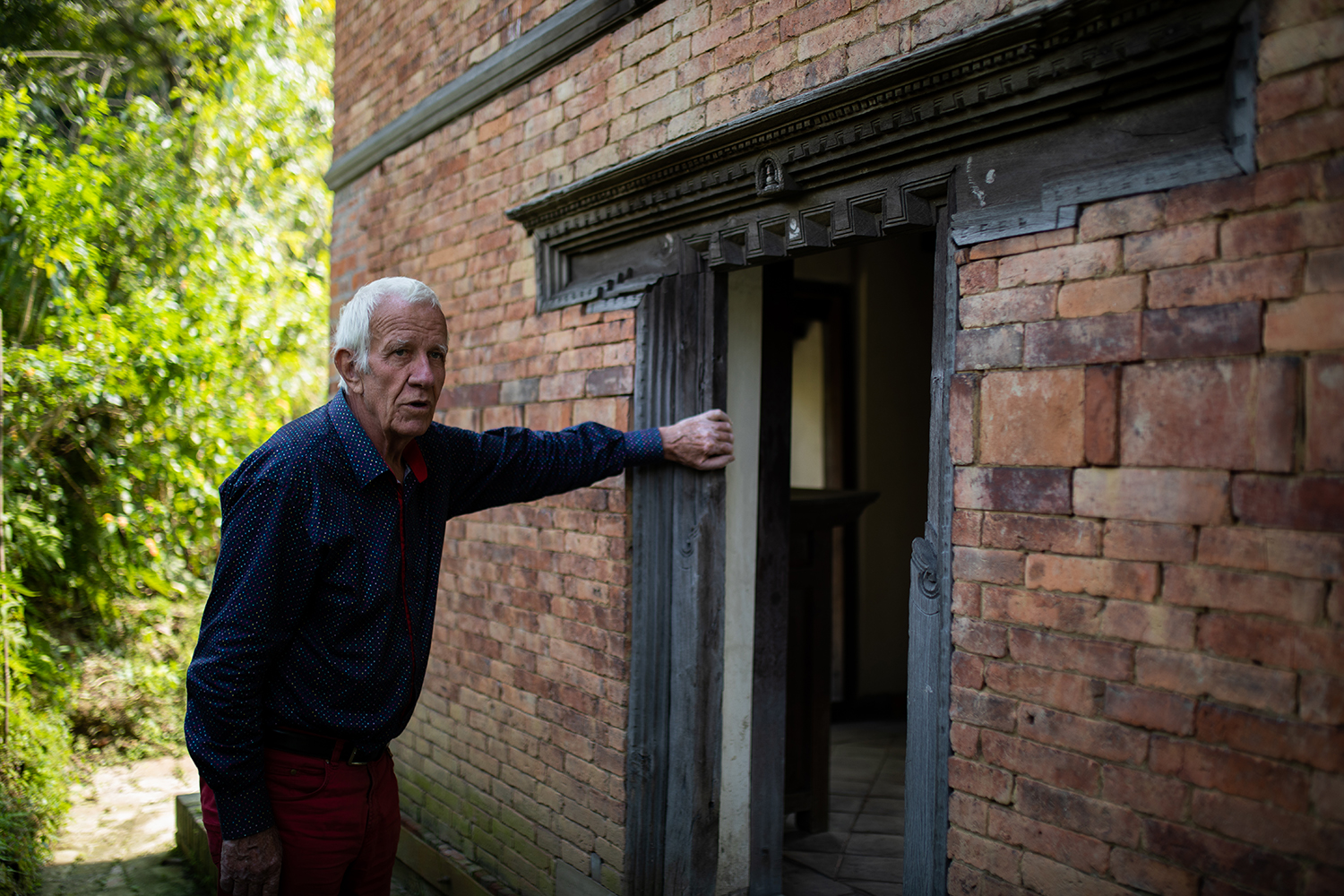 Niels Gutschow leaves home