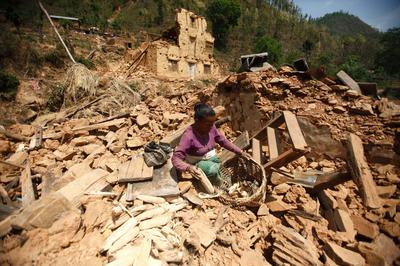 Rebuilding Nepal: Post-earthquake 写真集 Rebuilding Nepal: Post-earthquake 写真集 Returning to a