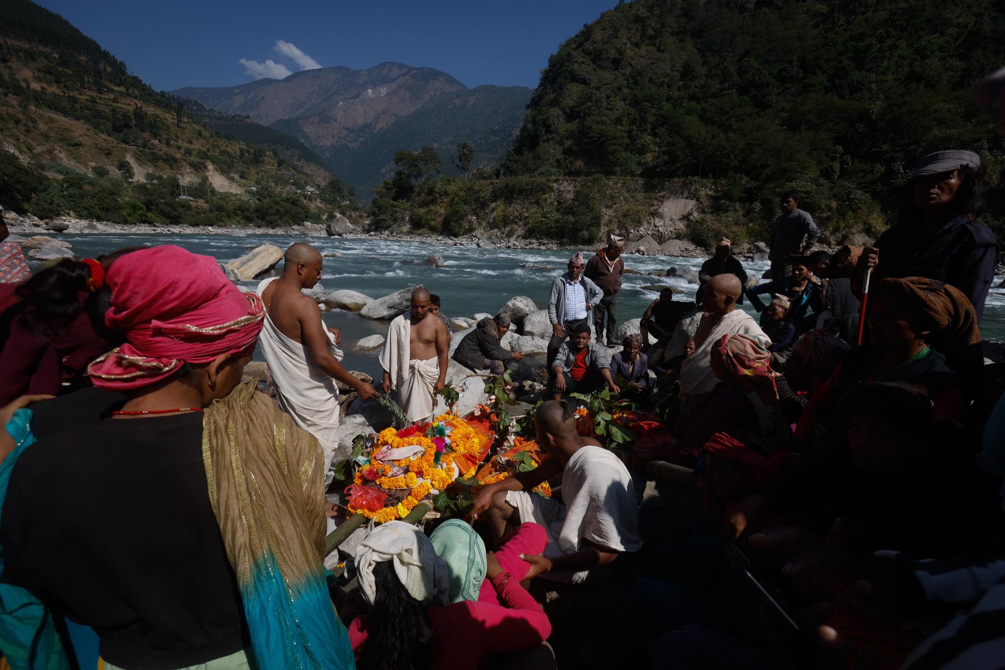 Mass cremations for Nepal quake victims