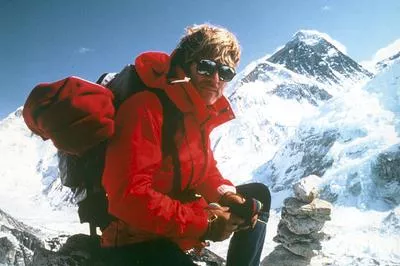 Robert Redford trekking in Everest region from 22 Nov to 7 Dec 1982. Photo: GALEN ROWELL
