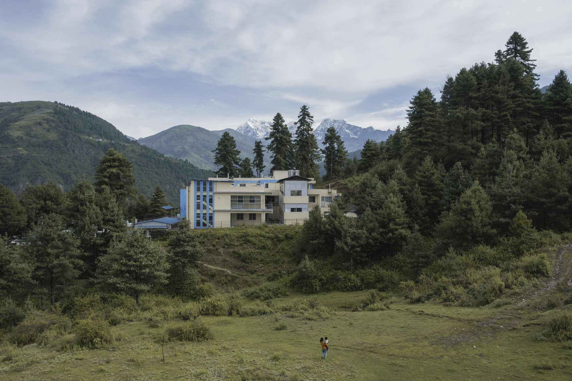 Mosquitos ascend to the base of Mt Everest NT