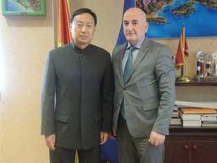 Cui Dživei, Osman Nurković