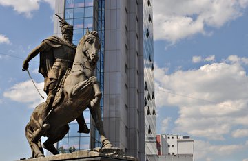 spomenik Skenderbegu, Skenderbeg