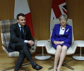 Emanuel Makron, Tereza Mej