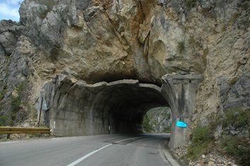 tunel, odroni