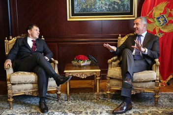 Milo Đukanović, Karel Urban