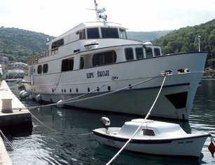Lipi škoji, bivši Petrovac