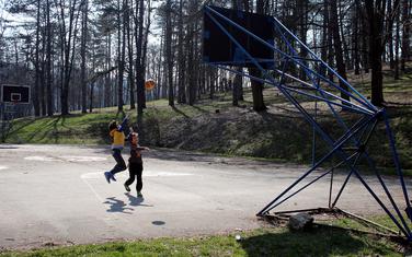 Djeca piče basket