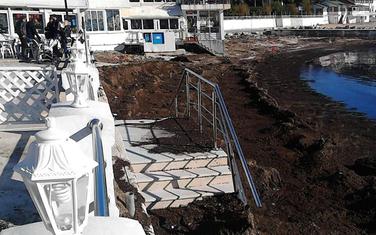 Murava na plaži u Igalu