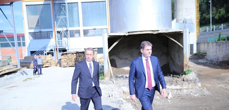 Pomaganje i praštanje dugova nema granica: Brković i Ivanović u “Vektri Jakić” 2016. godine