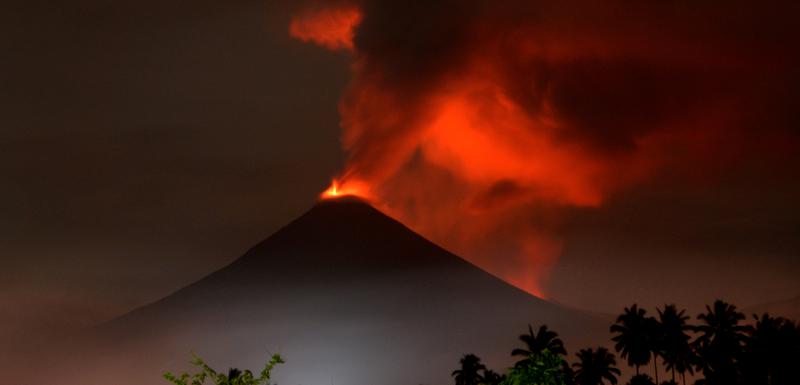 Sumnja se da je mogući uzrok cunamija klizanje morskog dna nakon erupcije vulkana Krakatau