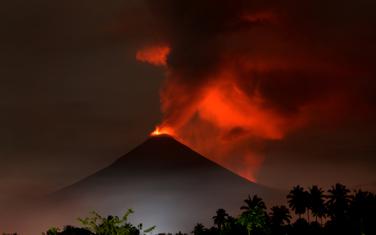 Sumnja se da je mogući uzrok cunamija klizanje morskog dna nakon erupcije vulkana Krakatau