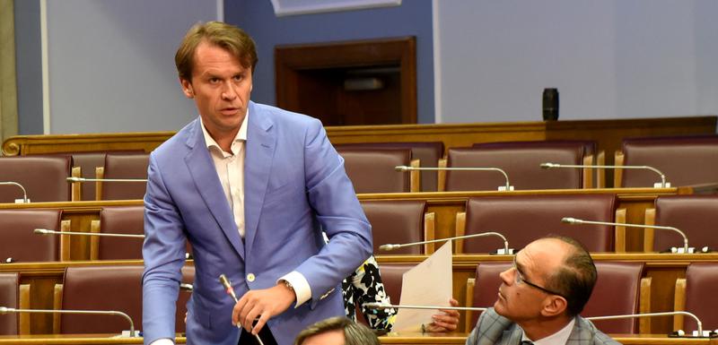 Konjević govori u Skupštini