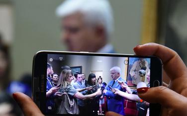 Vlada plaća račune za mobilne: Marković