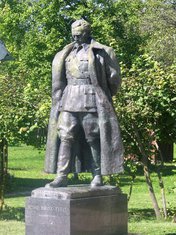Josip Broz Tito, spomenik (Novine)