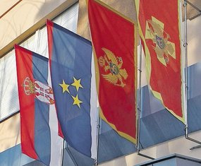 Nacionalni savjet Crnogoraca sjedište zastave