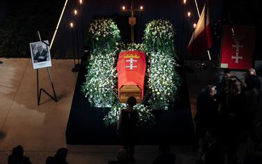 Kovčeg sa tijelom Pavela Adamoviča