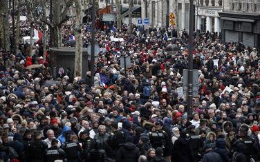 Protest "Crvenih marama"